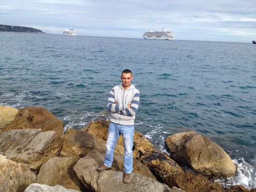 Az elv olyan mint a fing. Egy darabig tartja az ember :D